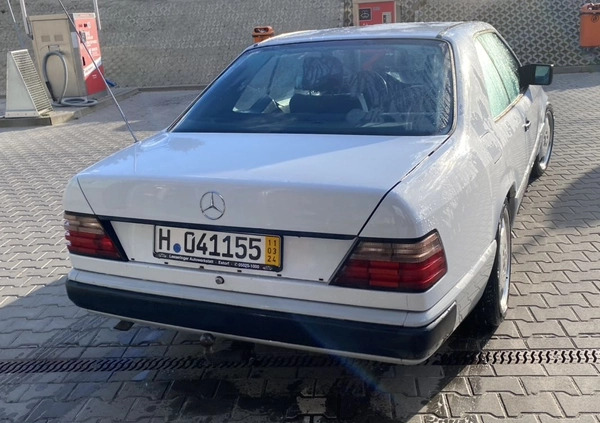 Mercedes-Benz W124 (1984-1993) cena 23500 przebieg: 260000, rok produkcji 1988 z Starachowice małe 106